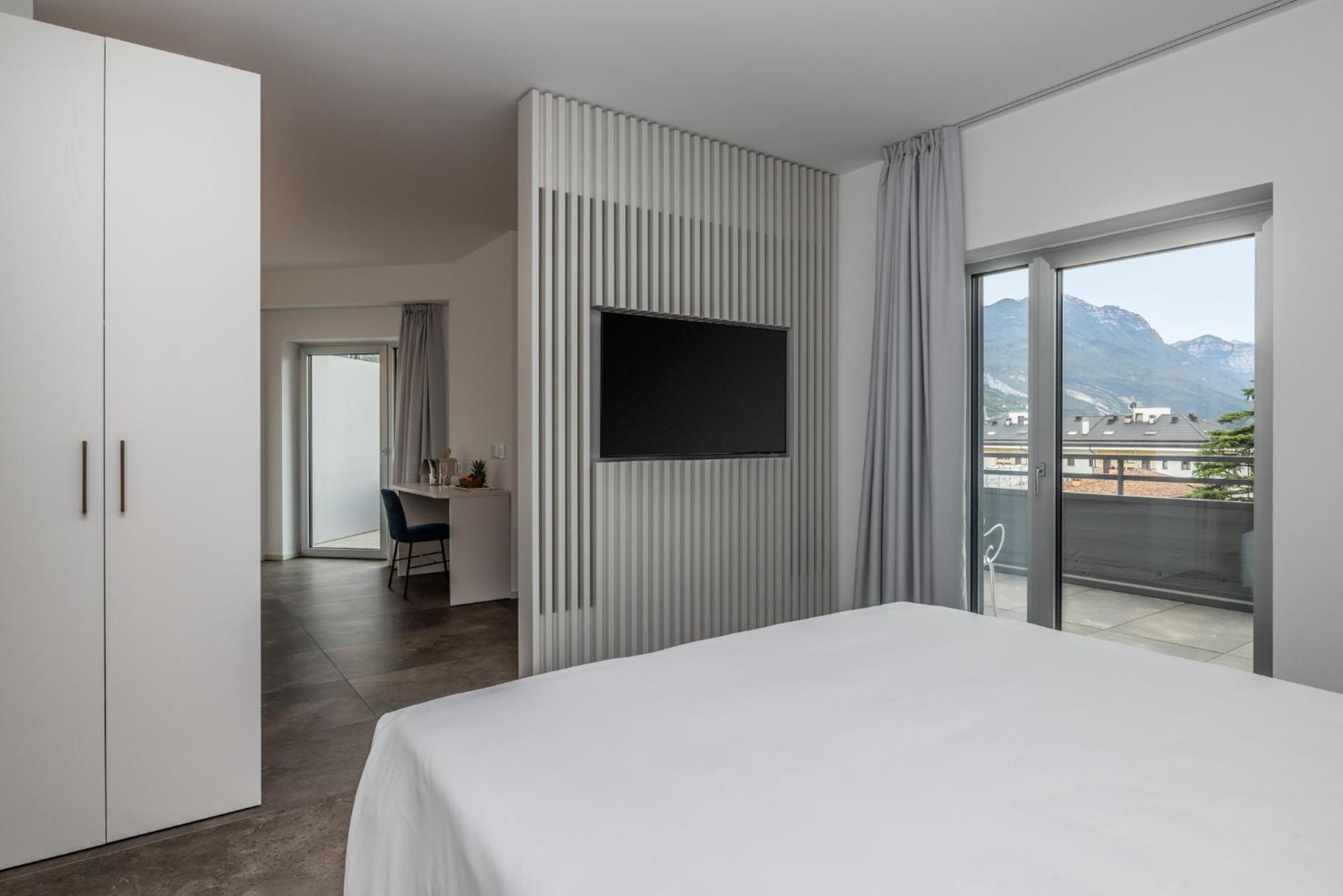 Suite Pool View